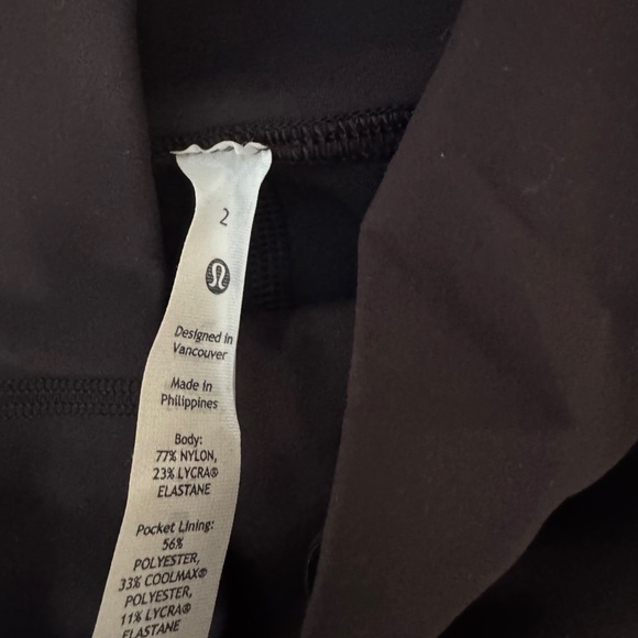 🌸Lululemon High-Rise 8”Train Black Shorts size 2 - Picture 7 of 9